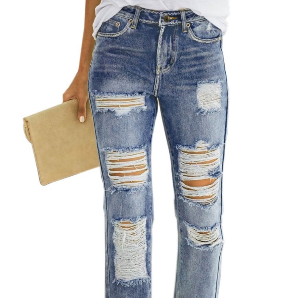 NWOT Destroyed/ Distressed Boyfriend Jeans